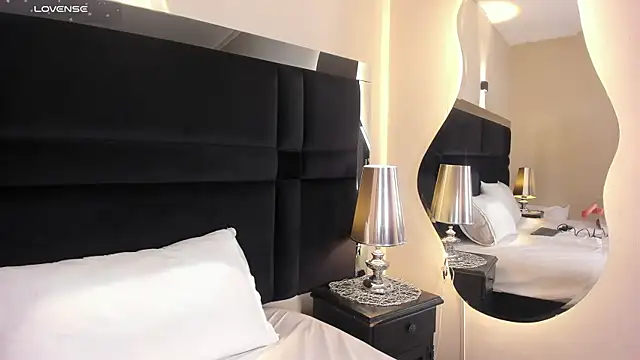 CarolineLee  online show from 3, 7, 2026