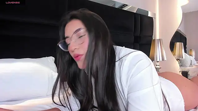 CarolineLee  online show from 31, 1, 2026