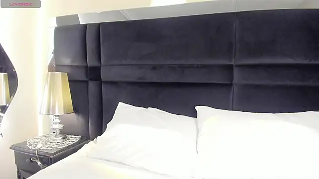 CarolineLee  online show from 8, 5, 2026