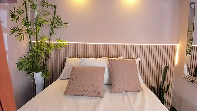 Snapshot of CarolineLee_ chatting on 11, 11, 2025 CarolineLee online show from 11, 11, 2025