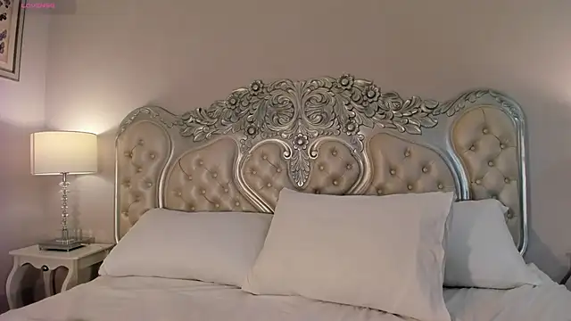 CarolineLee  online show from 12, 1, 2026