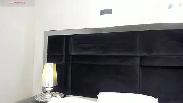 CarolineLee  online show from 7, 4, 2026