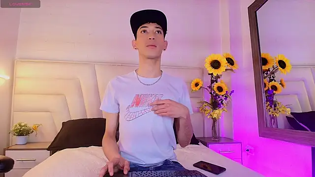 Ashton Myers online show from 28, 9, 2025