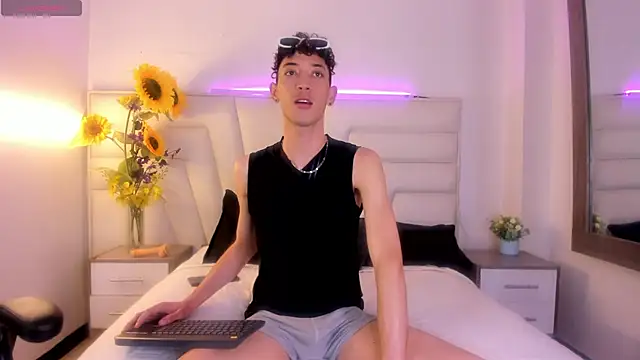 Ashton Myers online show from 19, 9, 2025