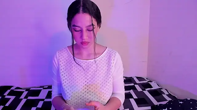 Megan Luxe online show from 7, 2, 2026