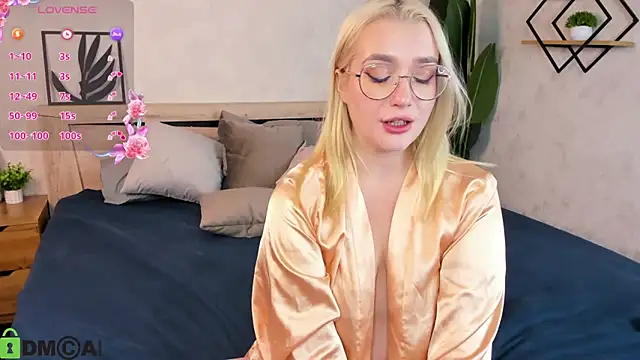 Snapshot of Vickie_Nelsson chatting on 15, 10, 2025 Vickie Nelsson online show from 15, 10, 2025