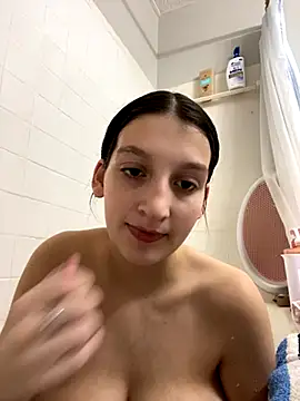 Snapshot of madsdeluxe chatting on 12, 11, 2025 madsdeluxe online show from 12, 11, 2025