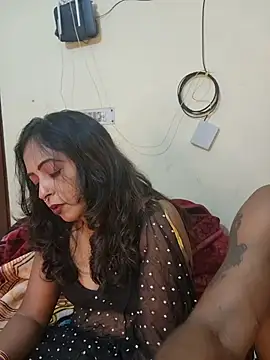 Snapshot of Hotbhabi305 chatting on 25, 2, 2026 Hotbhabi305 online show from 25, 2, 2026