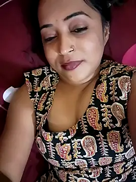 Snapshot of Hotbhabi305 chatting on 18, 1, 2026 Hotbhabi305 online show from 18, 1, 2026