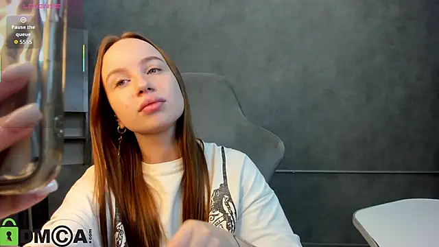 Bunny Luvv online show from 4, 10, 2025
