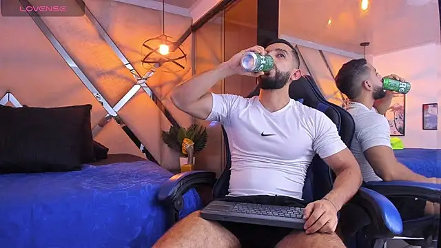 Yiyo10  online show from 25, 4, 2026