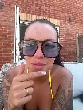 Snapshot of BELLABLACKXUK chatting on 19, 6, 2026 BELLABLACKXUK online show from 19, 6, 2026