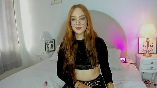 Snapshot of scarlett_roousse chatting on 11, 11, 2025 scarlett roousse online show from 11, 11, 2025