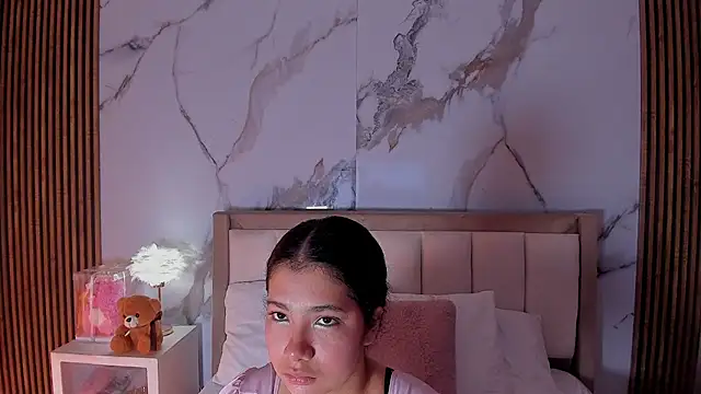 Snapshot of LunaRosse_ chatting on 8, 6, 2026 LunaRosse online show from 8, 6, 2026