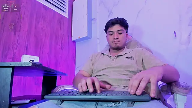 Snapshot of juanmechanic_ chatting on 8, 7, 2026 juanmechanic online show from 8, 7, 2026