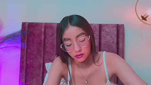 Snapshot of IvyJhons chatting on 14, 11, 2025 IvyJhons online show from 14, 11, 2025