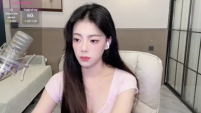 Sandy Uu online show from 9, 9, 2025