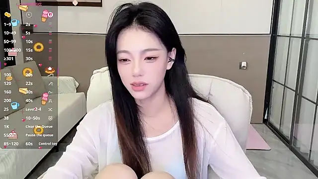 Sandy Uu online show from 5, 10, 2025