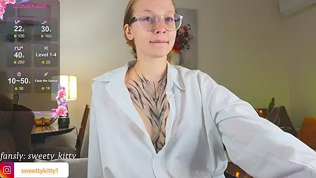 Snapshot of sweettykitty chatting on 8, 10, 2025 sweettykitty online show from 8, 10, 2025