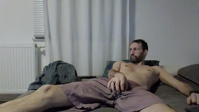 Snapshot of XLBarehengst chatting on 28, 11, 2025 XLBarehengst online show from 28, 11, 2025