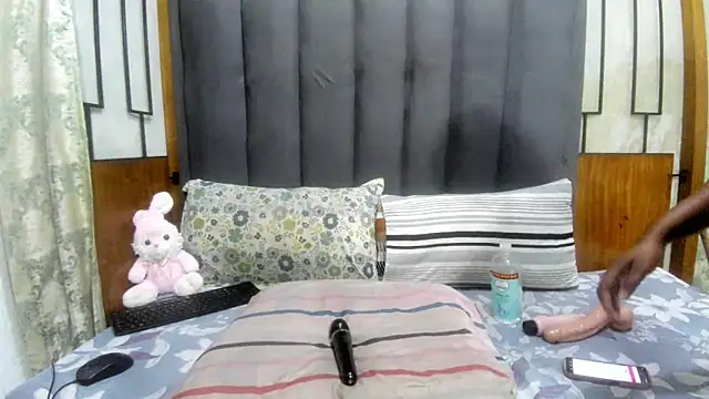 MrsMxx25 online show from 7, 2, 2026