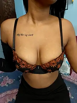 Snapshot of Ema-01 chatting on 26, 11, 2025 Ema-01 online show from 26, 11, 2025