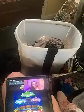 Snapshot of shakeweight chatting on 11, 2, 2026 shakeweight online show from 11, 2, 2026