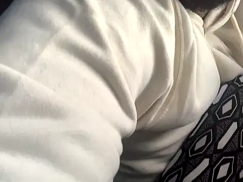 Snapshot of shakeweight chatting on 15, 12, 2025 shakeweight online show from 15, 12, 2025