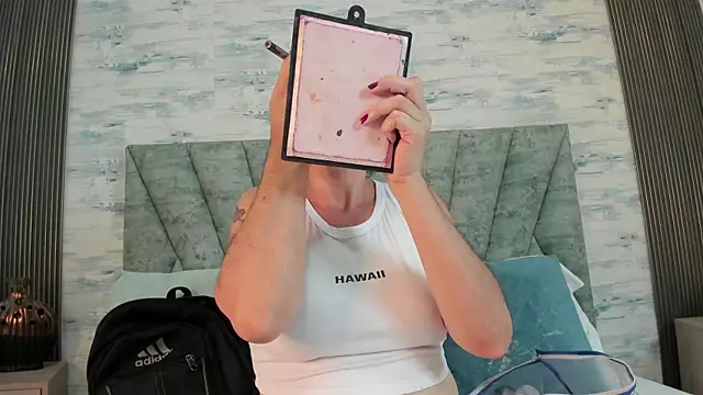 ShanelEvans online show from 23, 10, 2025