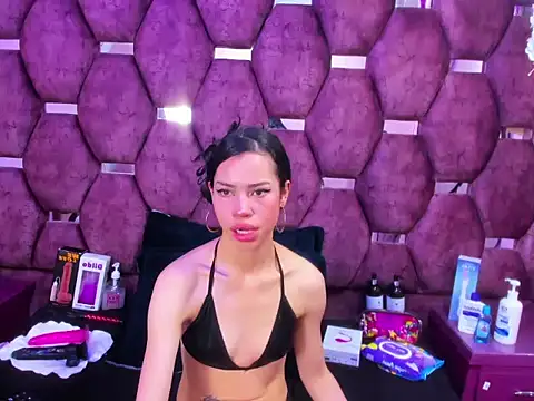 Nanis James online show from 27, 3, 2026