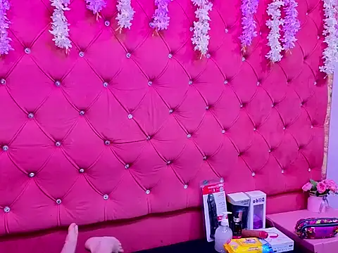 Nanis James online show from 16, 10, 2025