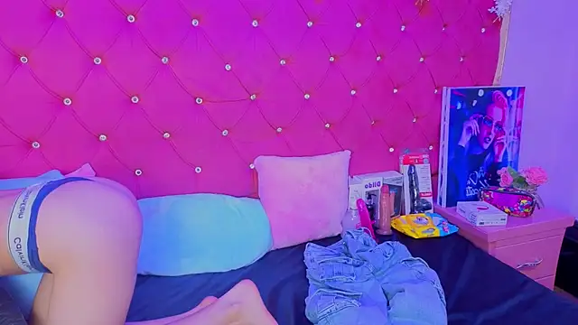 Nanis James online show from 28, 10, 2025