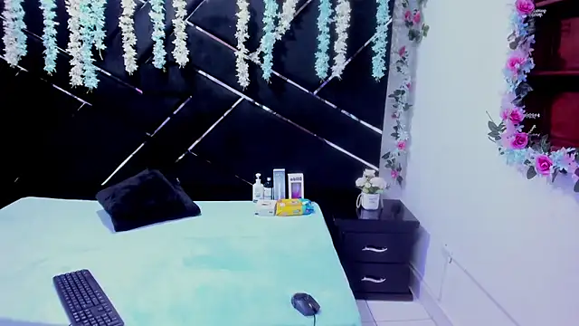 Nanis James online show from 12, 2, 2026