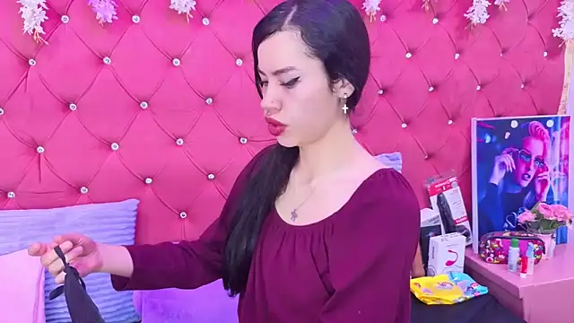 Nanis James online show from 4, 10, 2025