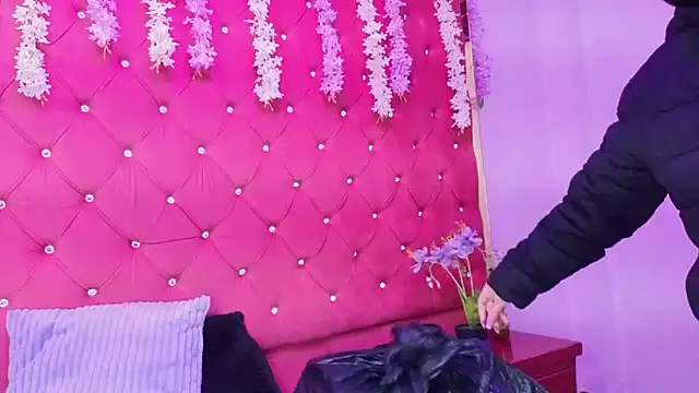 Nanis James online show from 11, 1, 2026