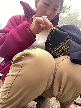 Huong-Ly online show from 4, 12, 2025