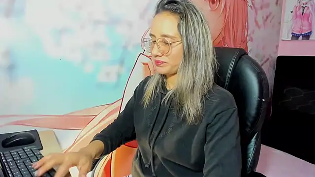 StarletTays online show from 1, 12, 2025