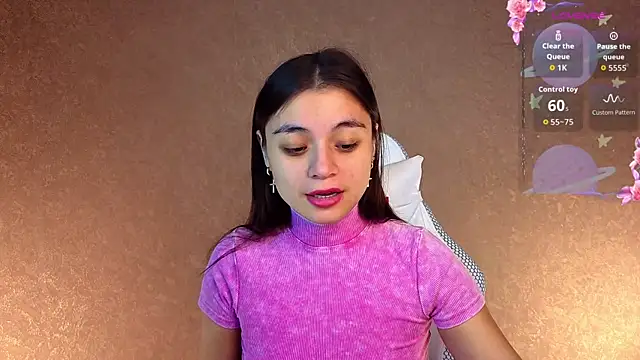 Snapshot of Leila_Hefner chatting on 8, 10, 2025 Leila Hefner online show from 8, 10, 2025