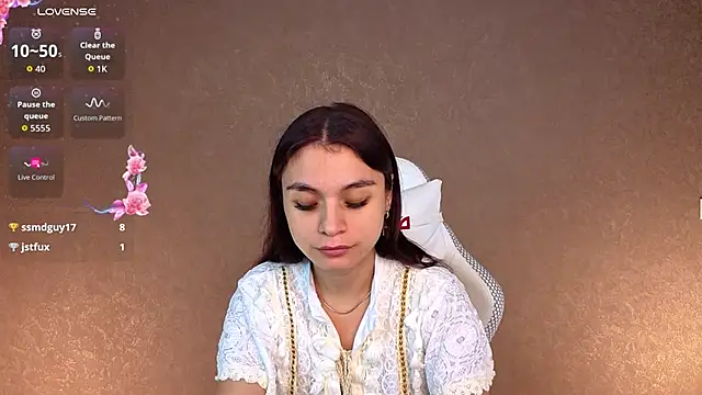Snapshot of Leila_Hefner chatting on 12, 9, 2025 Leila Hefner online show from 12, 9, 2025