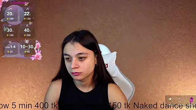 Snapshot of Leila_Hefner chatting on 9, 10, 2025 Leila Hefner online show from 9, 10, 2025