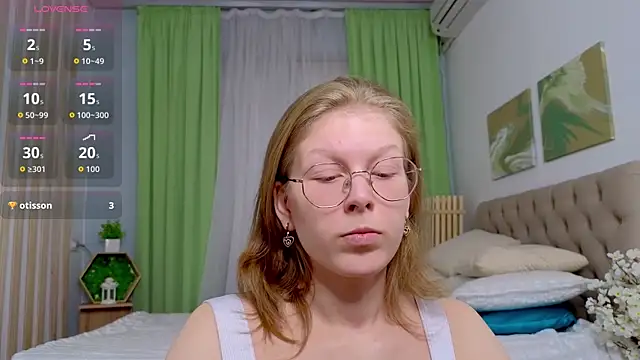 Lilly Belly online show from 4, 10, 2025