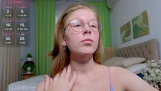 Lilly Belly online show from 5, 10, 2025