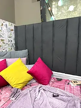 Snapshot of Dirtydaisyxx25 chatting on 25, 11, 2025 Dirtydaisyxx25 online show from 25, 11, 2025