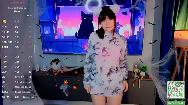 Honeey Beee online show from 5, 11, 2025