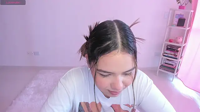 Snapshot of Alana_Banana_ chatting on 21, 11, 2025 Alana Banana online show from 21, 11, 2025