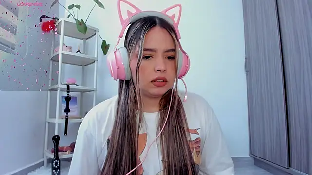 Snapshot of Alana_Banana_ chatting on 2, 10, 2025 Alana Banana online show from 2, 10, 2025