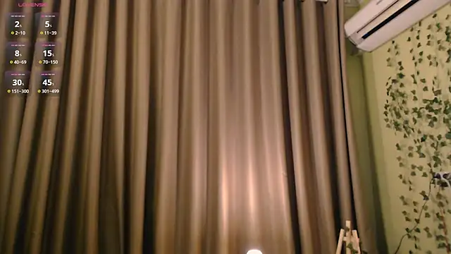 Snapshot of HoneyBroownie chatting on 15, 10, 2025 HoneyBroownie online show from 15, 10, 2025