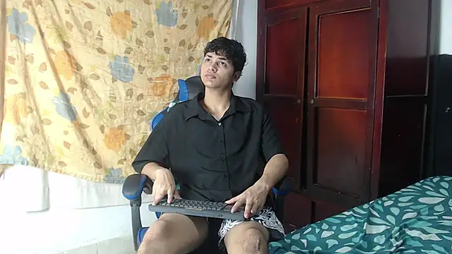 Snapshot of alice_julls chatting on 27, 5, 2026 alice julls online show from 27, 5, 2026