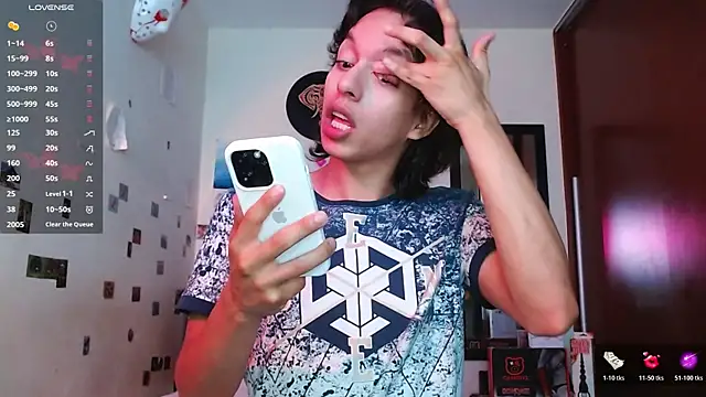 Snapshot of DannyPhantom555 chatting on 25, 10, 2025 DannyPhantom555 online show from 25, 10, 2025