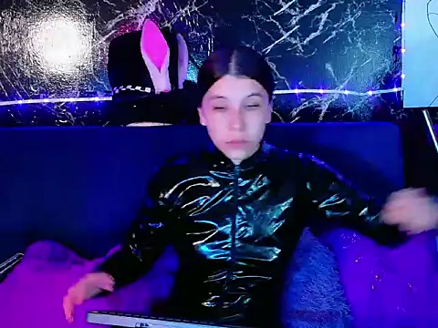 Snapshot of CristalRose chatting on 18, 5, 2026 CristalRose online show from 18, 5, 2026